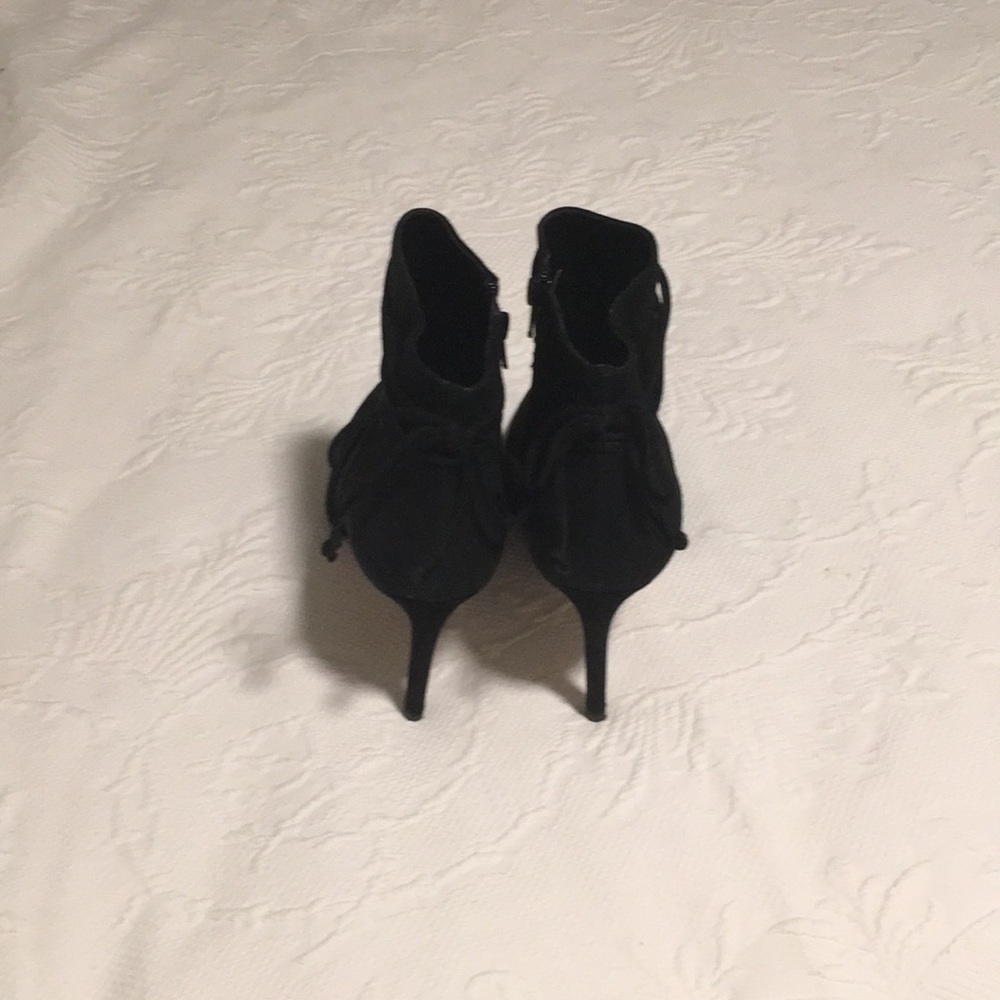 Shoes - Picture 4 of 6